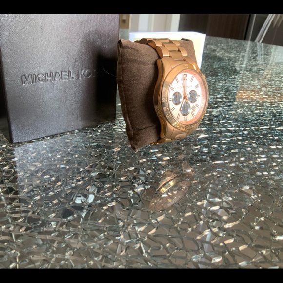 Authentic micheal kors watch ! - Picture 3 of 13